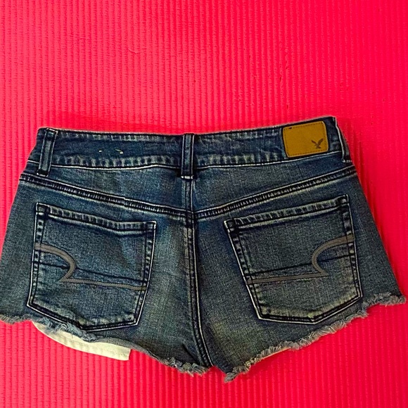Size 6 American Eagle Stretch Blue Jean Shortie Shorts - Picture 5 of 6